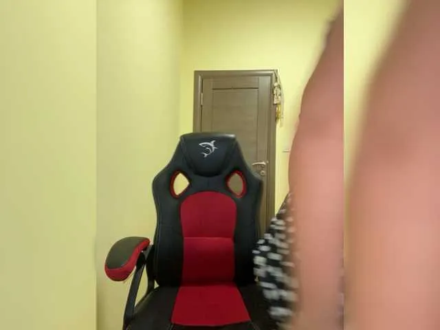 Live sex webcam photo for MilaLav #275977241