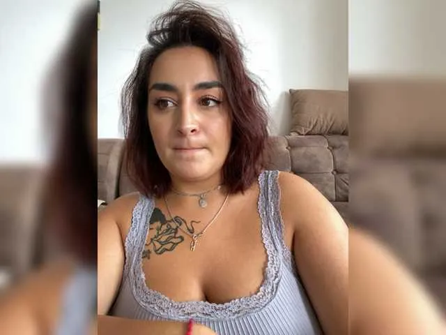 Live sex webcam photo for MilaLav #276571928