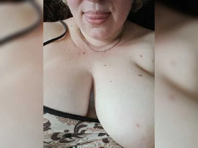 Live sex webcam photo for MilaLii #273645042