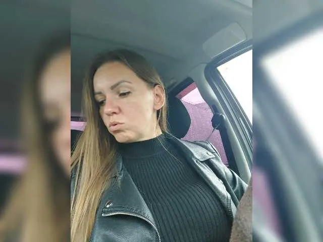 Live sex webcam photo for MilaSavory #275256782