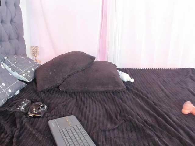 Live sex webcam photo for MilaWinslet #276405333