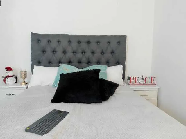 Live sex webcam photo for MilaWinslet #276743489