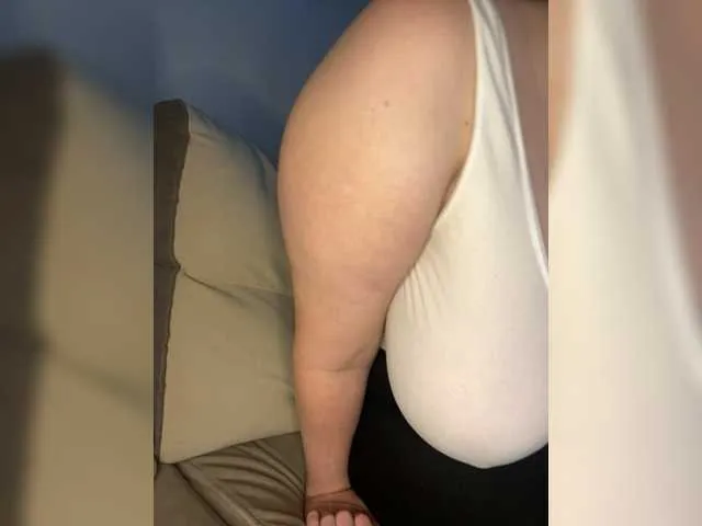 Live sex webcam photo for Milaa1998 #275598102