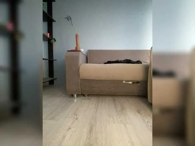 Live sex webcam photo for Milaa1998 #276071630