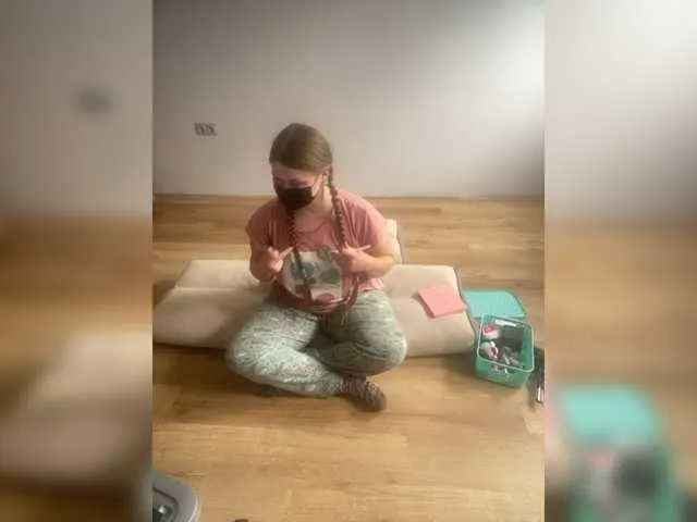 Live sex webcam photo for Milaa1998 #276217966