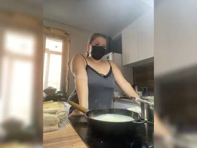 Live sex webcam photo for Milaa1998 #276277286