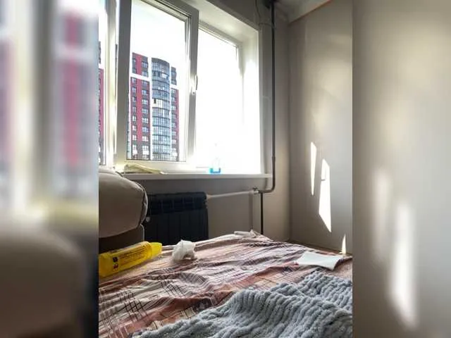 Live sex webcam photo for Milaa1998 #276423620