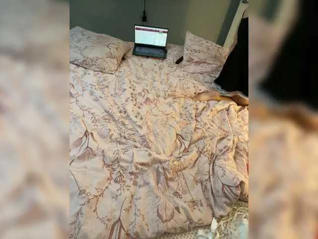 Live sex webcam photo for Milaa1998 #276849740