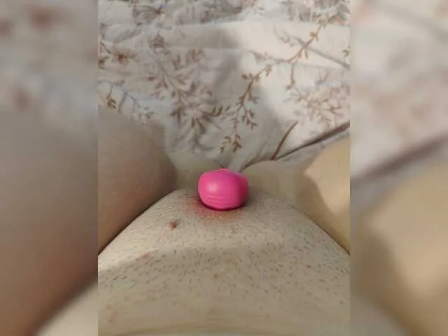 Live sex webcam photo for Milaa1998 #277091902