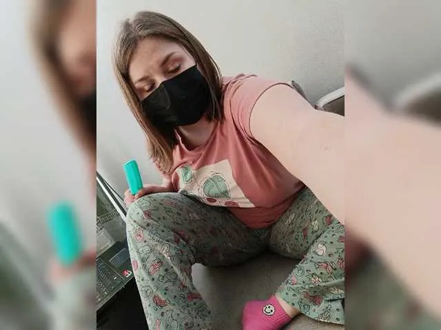 Live sex webcam photo for Milaa1998 #277261658