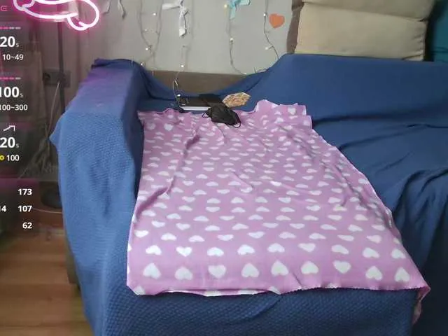 Live sex webcam photo for Milaa1998 #290493765