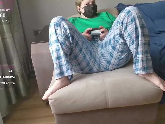 Live sex webcam photo for Milaa1998 #290723387