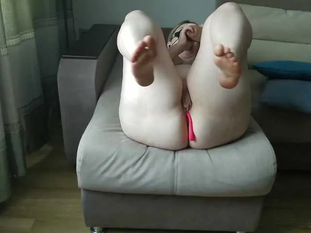 Live sex webcam photo for Milaa1998 #291130399