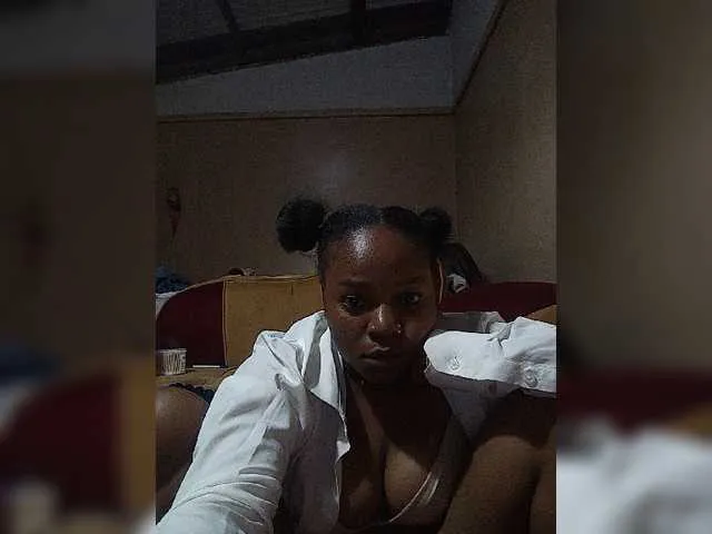 Live sex webcam photo for Milah2 #294296252