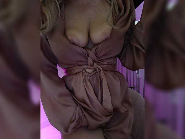 Live sex webcam photo for Milamilf #275999770