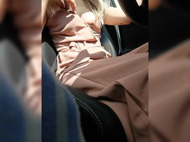 Live sex webcam photo for Milamilf #276106037