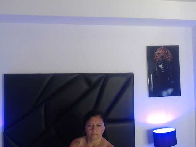 Live sex webcam photo for Milf-chantal #277142721