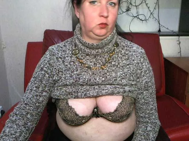 Live sex webcam photo for Milf4love #273312947