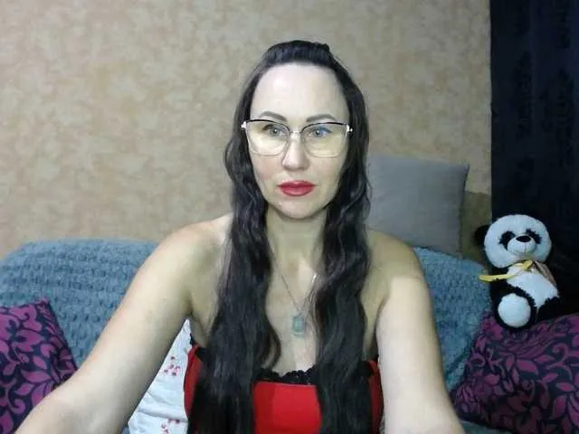 Live sex webcam photo for MilfBrunet #290243930