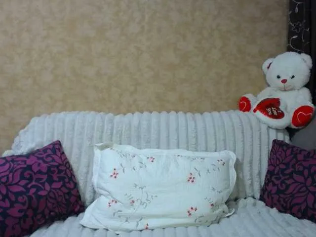 Live sex webcam photo for MilfBrunet #291319077