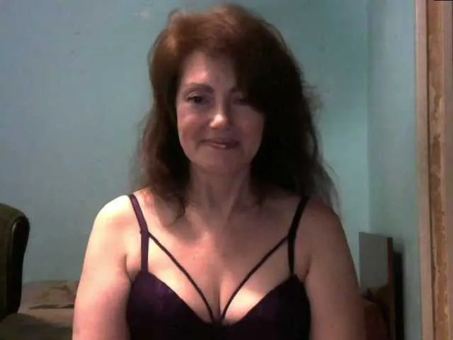 Live sex webcam photo for MilfCarrliena #272061472