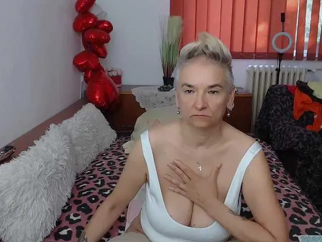 Live sex webcam photo for MilfDolores #291691916