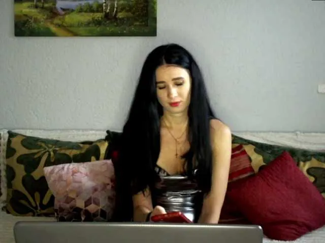 Live sex webcam photo for MilfLunna #292039252