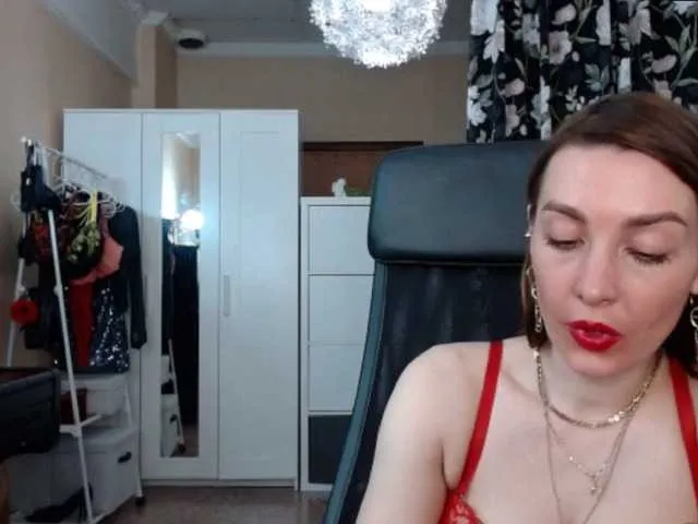 Live sex webcam photo for MilfRyhanne #272575624