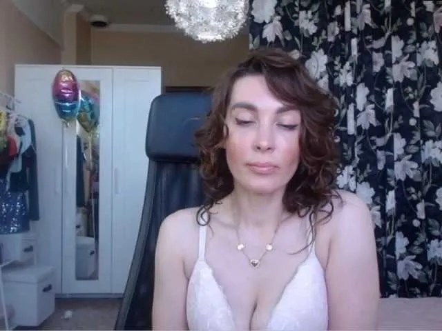 Live sex webcam photo for MilfRyhanne #274148047