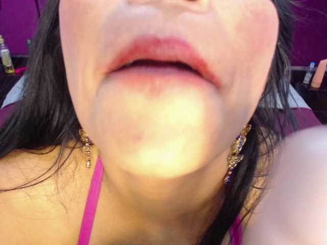 Live sex webcam photo for MilfSharoon #277929355