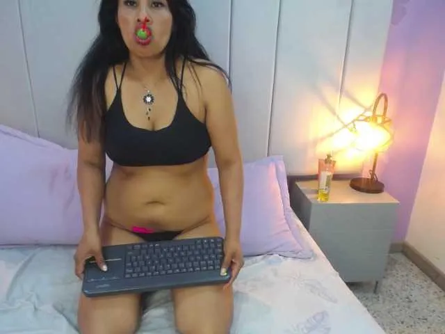 Live sex webcam photo for MilfSharoon #278038784