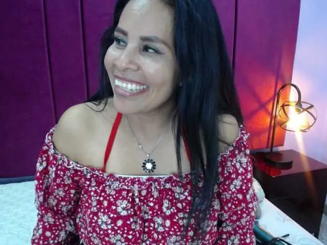 Live sex webcam photo for MilfSharoon #278052324