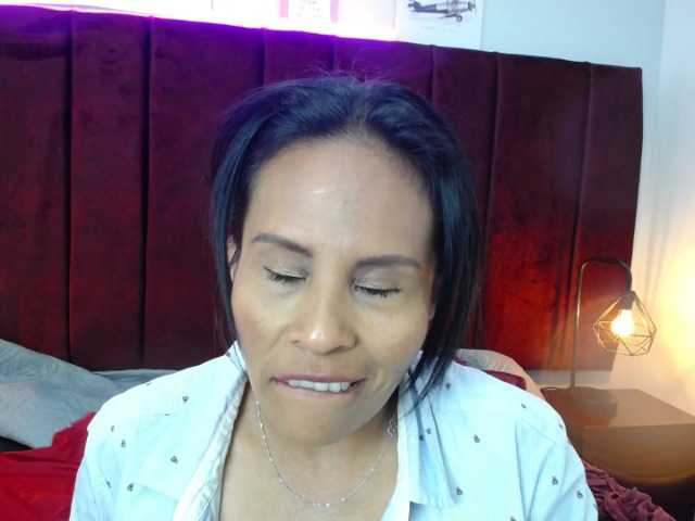 Live sex webcam photo for MilfSharoon #290245573