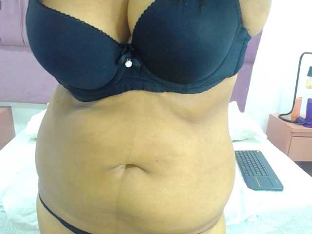 Live sex webcam photo for MilfSharoon #290543078