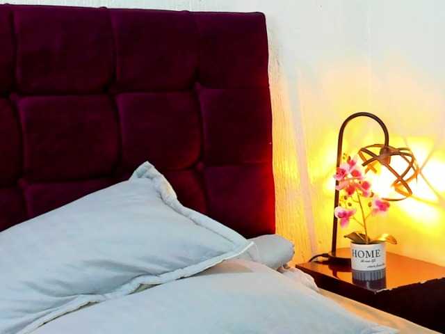 Live sex webcam photo for MilfSharoon #291388419