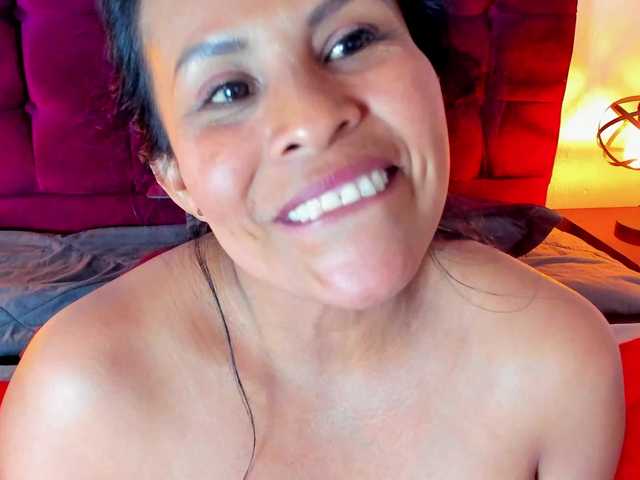 Live sex webcam photo for MilfSharoon #291672778