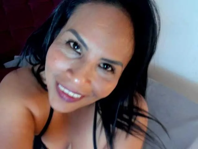 Live sex webcam photo for MilfSharoon #291970092