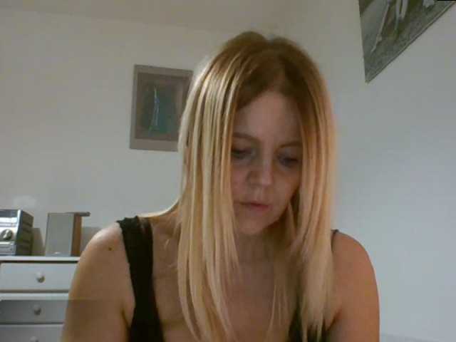 Live sex webcam photo for MilfSusanna #272426472