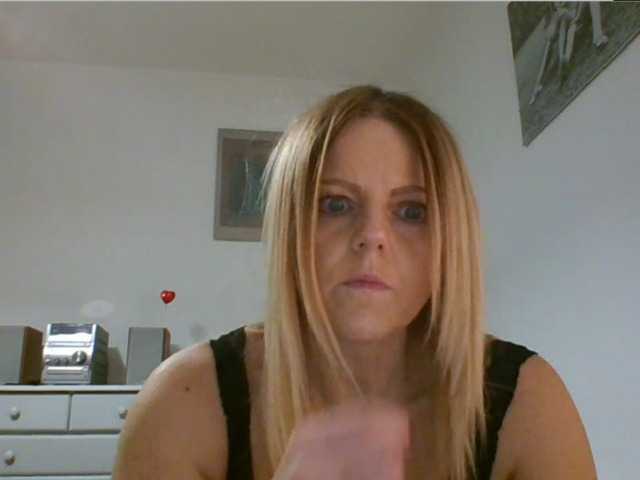 Live sex webcam photo for MilfSusanna #272598478