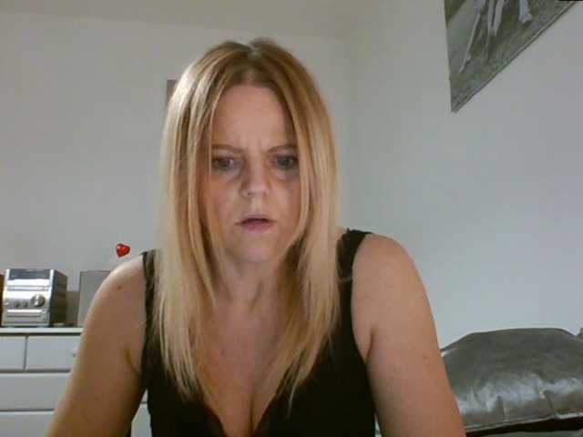 Live sex webcam photo for MilfSusanna #273153766