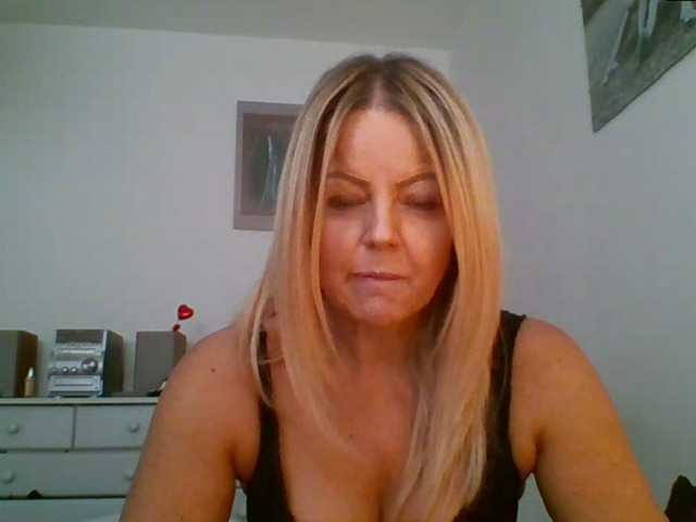 Live sex webcam photo for MilfSusanna #276391235