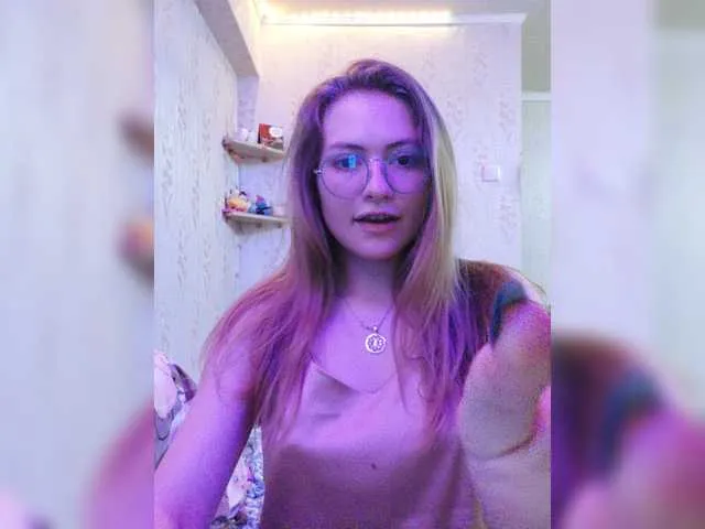 Live sex webcam photo for MilfaKsu #273701651