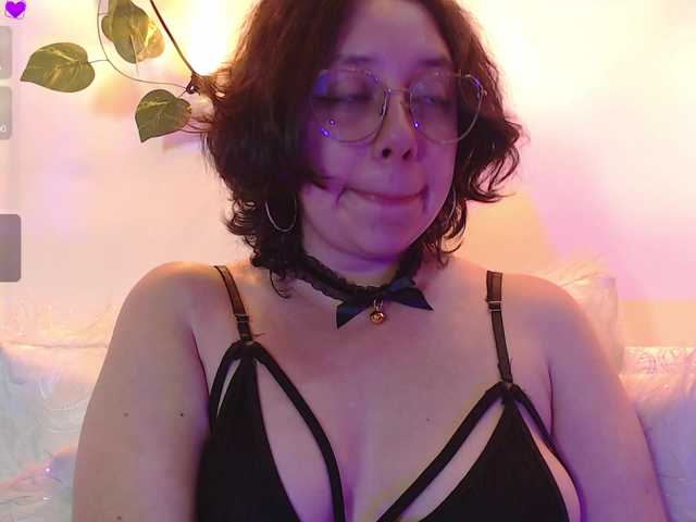 Live sex webcam photo for Milie-yue #292093983