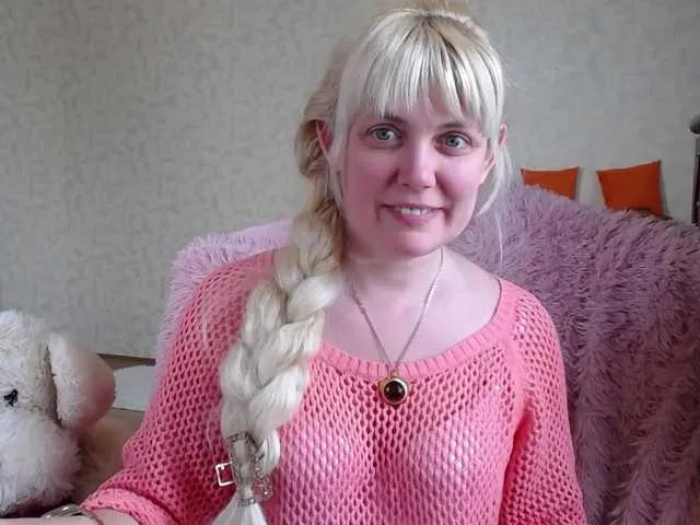 Live sex webcam photo for MilkMilkee #273015585