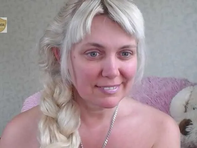 Live sex webcam photo for MilkMilkee #273481329