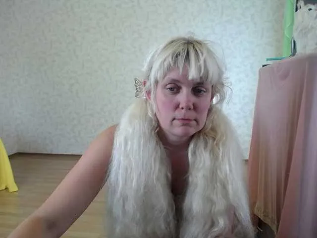 Live sex webcam photo for MilkMilkee #291775837