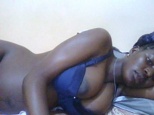 Live sex webcam photo for Millen1 #276243160