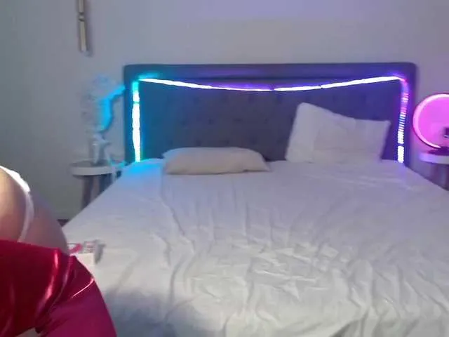 Live sex webcam photo for MillieMi #276217638