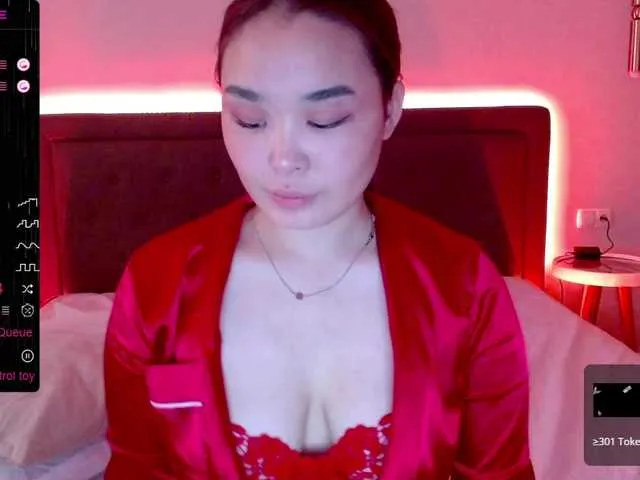 Live sex webcam photo for MillieMi #276352855