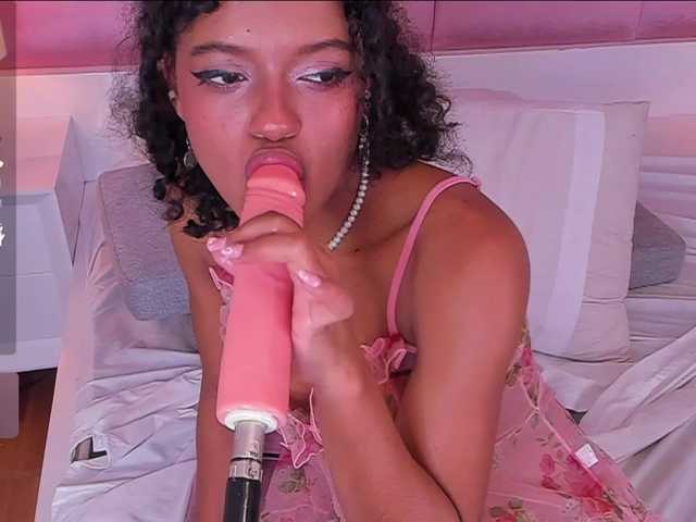 Live sex webcam photo for Milliekittie #278030717